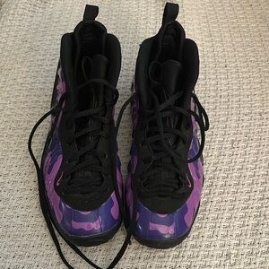 Nike Kids Black and Purple Sneakers 7Y RARE